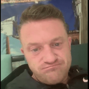 ‘Tommy Robinson’ in a Panamanian detention room awaiting deportation. And not happy…